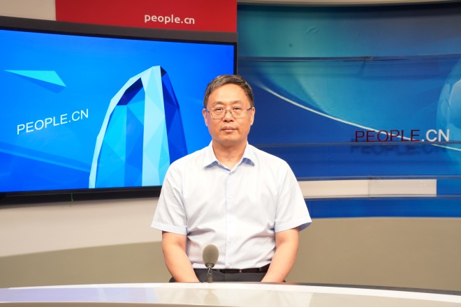 中國(guó)藝術(shù)研究院院長(zhǎng)、黨委副書記周慶富做客人民網(wǎng)。張力洋攝