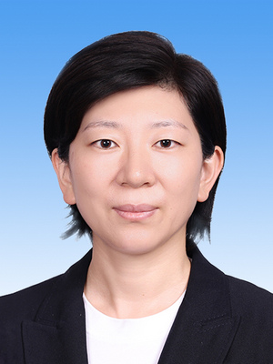 杜尚澤，女，漢族，1981年10月生，研究生學歷，中共黨員，現(xiàn)任人民日報社編委委員兼政治文化部主任、北京分社社長。