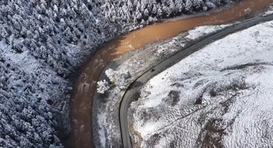 祁連山秋裝“換雪服”