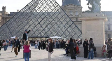 兩名盧浮宮搶劫案嫌疑人被捕